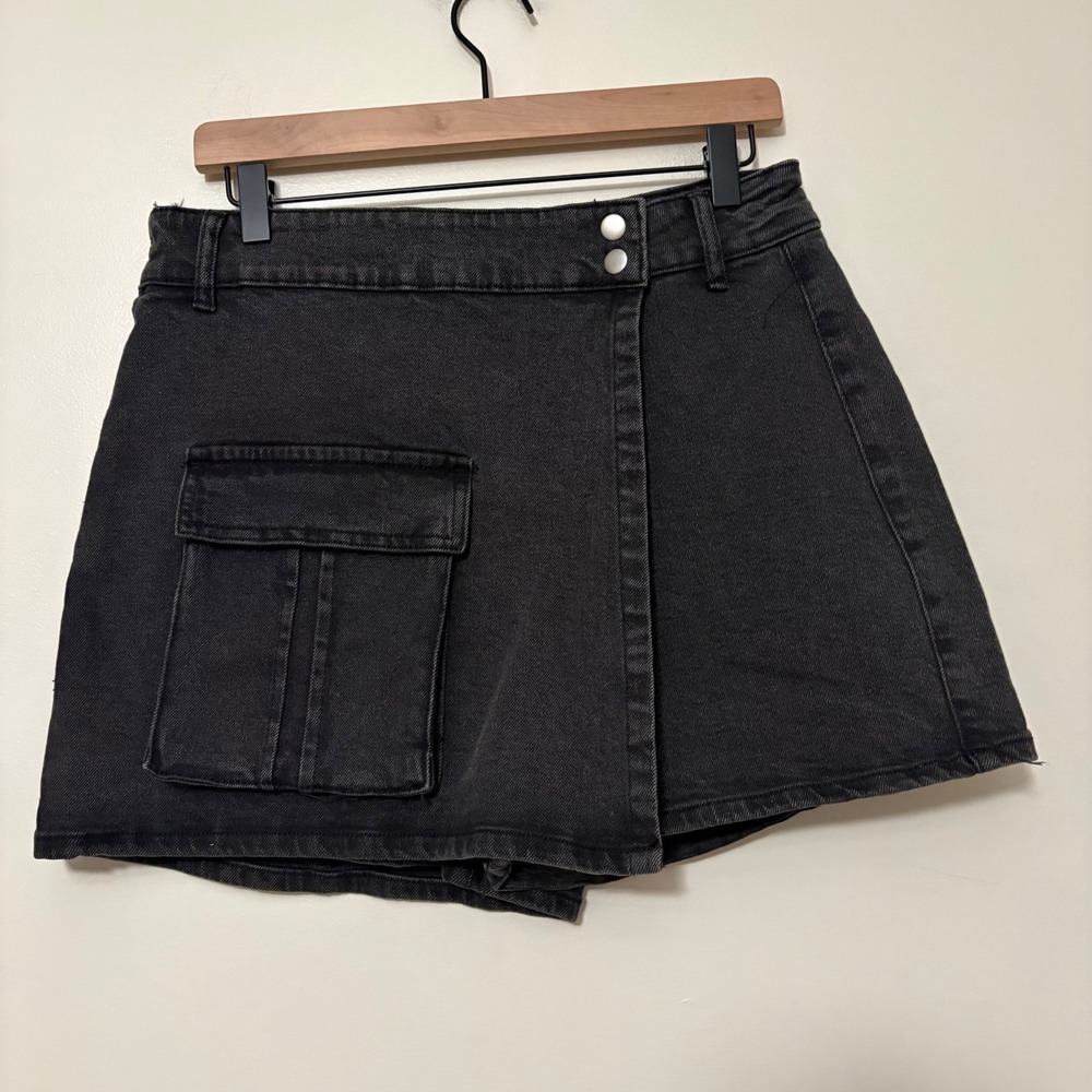 GB Gianni Bini Black Denim Cargo Wrap Skort Mini Skirt Shorts‎ Size 13